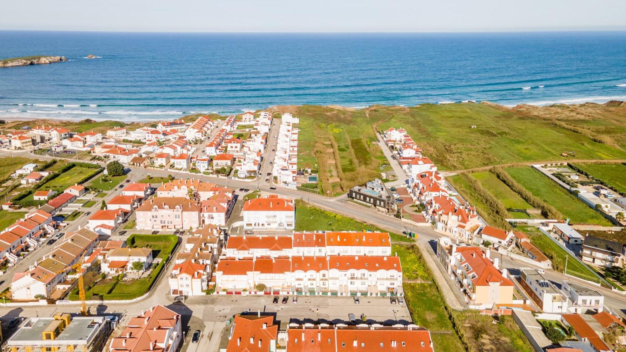 Villa Baleal Happiness Surf House Ferrel  Exterior foto